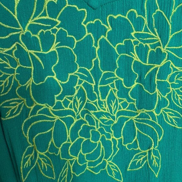 Torrid Floral Embroidered Green Tank Top‎ Size 2 Adjustable Straps Vacation - Picture 3 of 8
